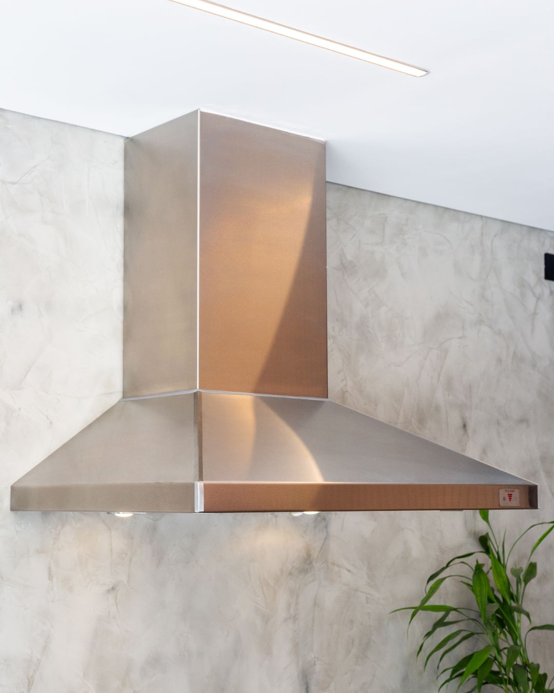 Coifa em formato de piramide que facilita a vazao de ar