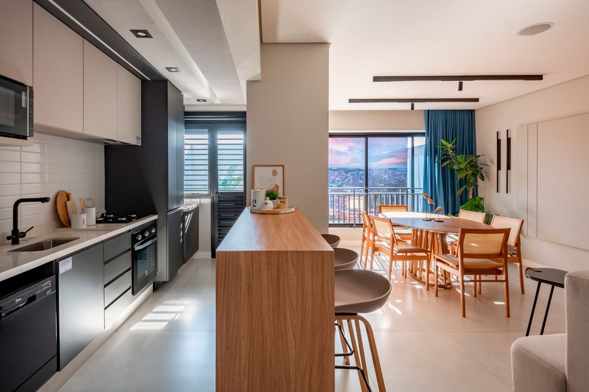 Cozinha americana em apartamento compacto